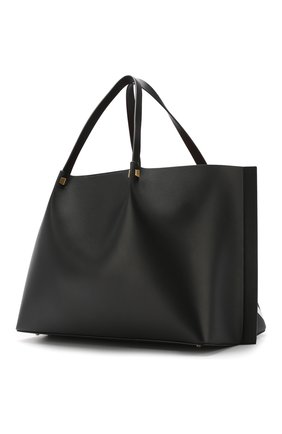 Женская сумка-тоут valentino garavani go logo escape large VALENTINO черная цвета, арт. RW0B0D52/RRX купить в ЦУМ | Фото №3 Сумка-тоут Valentino Garavani Go Logo Escape large Valentino черная цвета | Фото №3