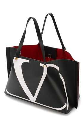 Женская сумка-тоут valentino garavani go logo escape large VALENTINO черная цвета, арт. RW0B0D52/RRX купить в ЦУМ | Фото №4 Сумка-тоут Valentino Garavani Go Logo Escape large Valentino черная цвета | Фото №4