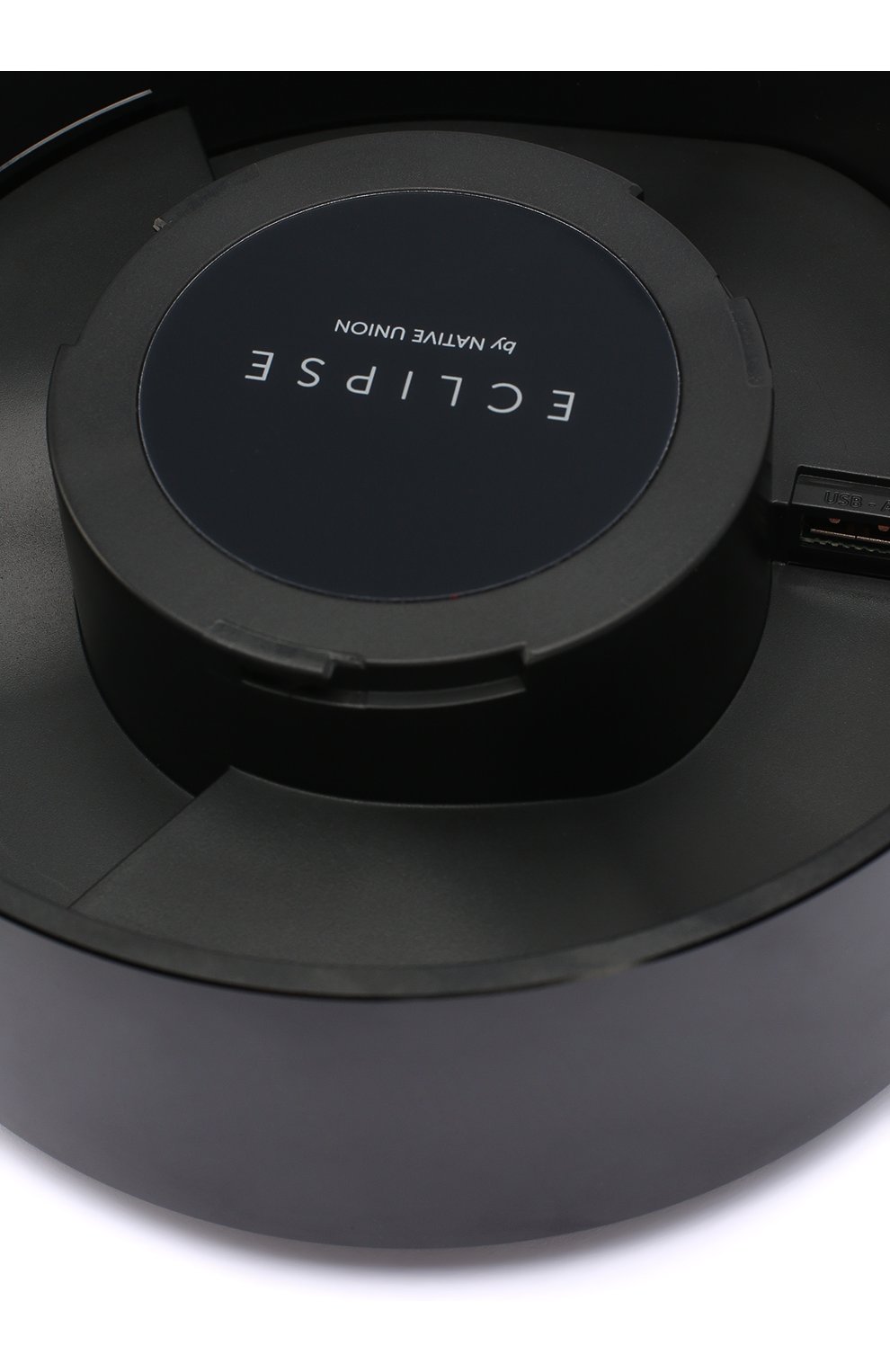 Сетевое зарядное устройство eclipse 2 usb-a NATIVE UNION черного цвета по цене 14290 руб., арт. EC-BLK-MB-EU | Фото 4 Сетевое зарядное устройство eclipse 2 usb-a NATIVE UNION черного цвета, арт. EC-BLK-MB-EU | Фото 4