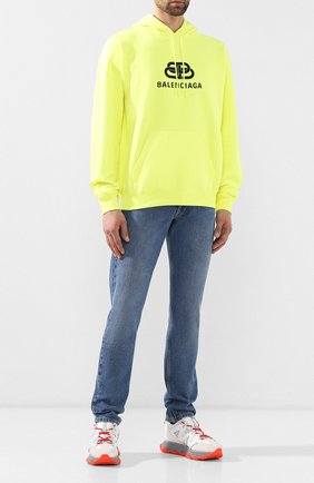 Мужские джинсы BALENCIAGA голубого цвета по цене 35650 руб., арт. 557254/TDW15 | Фото 2 Мужские джинсы BALENCIAGA голубого цвета, арт. 557254/TDW15 | Фото 2
