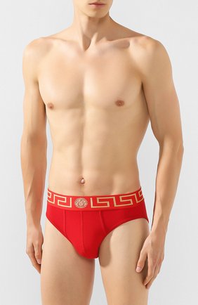 Мужские хлопковые брифы VERSACE красного цвета по цене 4695 руб., арт. AU10027/AC00059 | Фото 2 Мужские хлопковые брифы VERSACE красного цвета, арт. AU10027/AC00059 | Фото 2 (Материал внешний: Хлопок; Статус проверки: Проверена категория; Кросс-КТ: бельё; Мужское Кросс-КТ: Трусы)