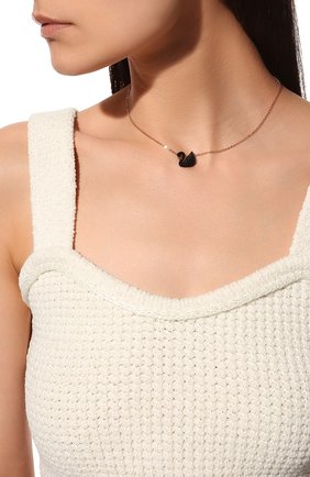 Женская подвеска iconic swan SWAROVSKI золотого цвета по цене 5980 руб., арт. 5204134 | Фото 2 Женская подвеска iconic swan SWAROVSKI золотого цвета, арт. 5204134 | Фото 2