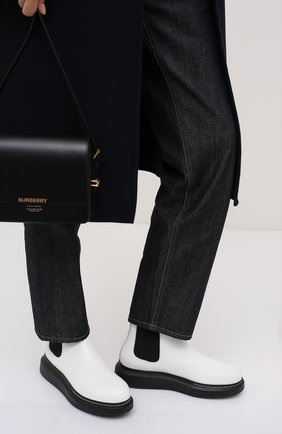 Женские кожаные челси ALEXANDER MCQUEEN черно-белого цвета по цене 43100 руб., арт. 586398/WHX52 | Фото 2 Женские кожаные челси ALEXANDER MCQUEEN черно-белого цвета, арт. 586398/WHX52 | Фото 2