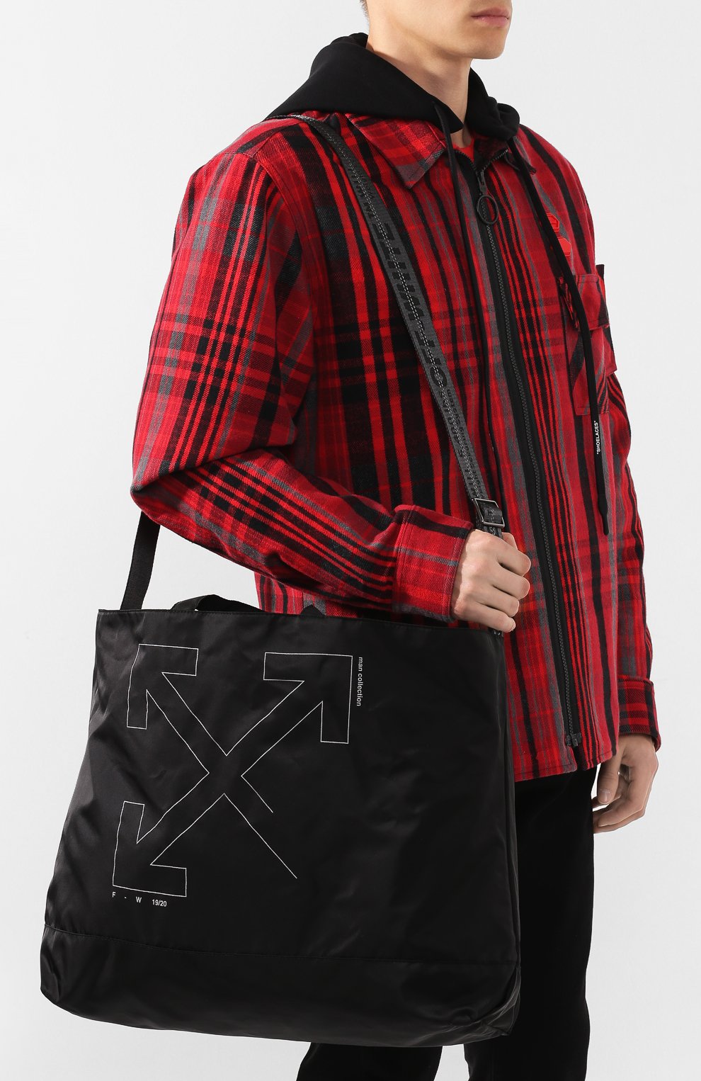 Мужская текстильная сумка OFF-WHITE черного цвета по цене 29700 руб., арт. 0MNA054E19E240031091 | Фото 5 Мужская текстильная сумка OFF-WHITE черного цвета, арт. 0MNA054E19E240031091 | Фото 5