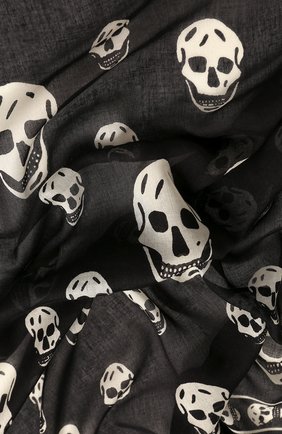 Мужские шарф из смеси вискозы и шелка ALEXANDER MCQUEEN черного цвета по цене 24200 руб., арт. 557717/3943Q | Фото 2 Мужские шарф из смеси вискозы и шелка ALEXANDER MCQUEEN черного цвета, арт. 557717/3943Q | Фото 2