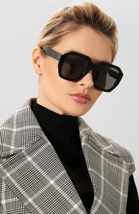 Женские солнцезащитные очки CELINE EYEWEAR черного цвета по цене 29700 руб., арт. CL40045F 01A | Фото 2 Женские солнцезащитные очки CELINE EYEWEAR черного цвета, арт. CL40045F 01A | Фото 2