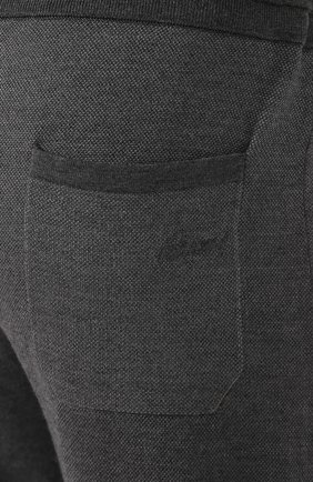 Мужские шерстяные джоггеры BRIONI серого цвета, арт. UMGL0L/08K31 | Фото 5 (Мужское Кросс-КТ: Брюки-трикотаж; Материал внешний: Шерсть; Длина (брюки, джинсы): Стандартные; Статус проверки: Проверено, Проверена категория; Силуэт М (брюки): Джоггеры)