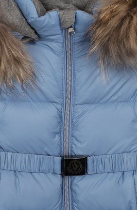 Детский пуховый комбинезон с пинетками MONCLER ENFANT голубого цвета по цене 48400 руб., арт. E2-951-14355-25-53079/3M-18M | Фото 3 Детский пуховый комбинезон с пинетками MONCLER ENFANT голубого цвета, арт. E2-951-14355-25-53079/3M-18M | Фото 3