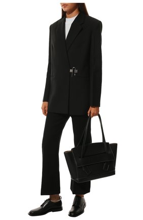 Женская сумка arco medium BOTTEGA VENETA черного цвета по цене 334500 руб., арт. 575941/VMA01 | Фото 7 Женская сумка arco medium BOTTEGA VENETA черного цвета, арт. 575941/VMA01 | Фото 7 (Сумки-технические: Сумки top-handle; Размер: medium; Материал: Натуральная кожа; Статус проверки: Проверено, Проверена категория)