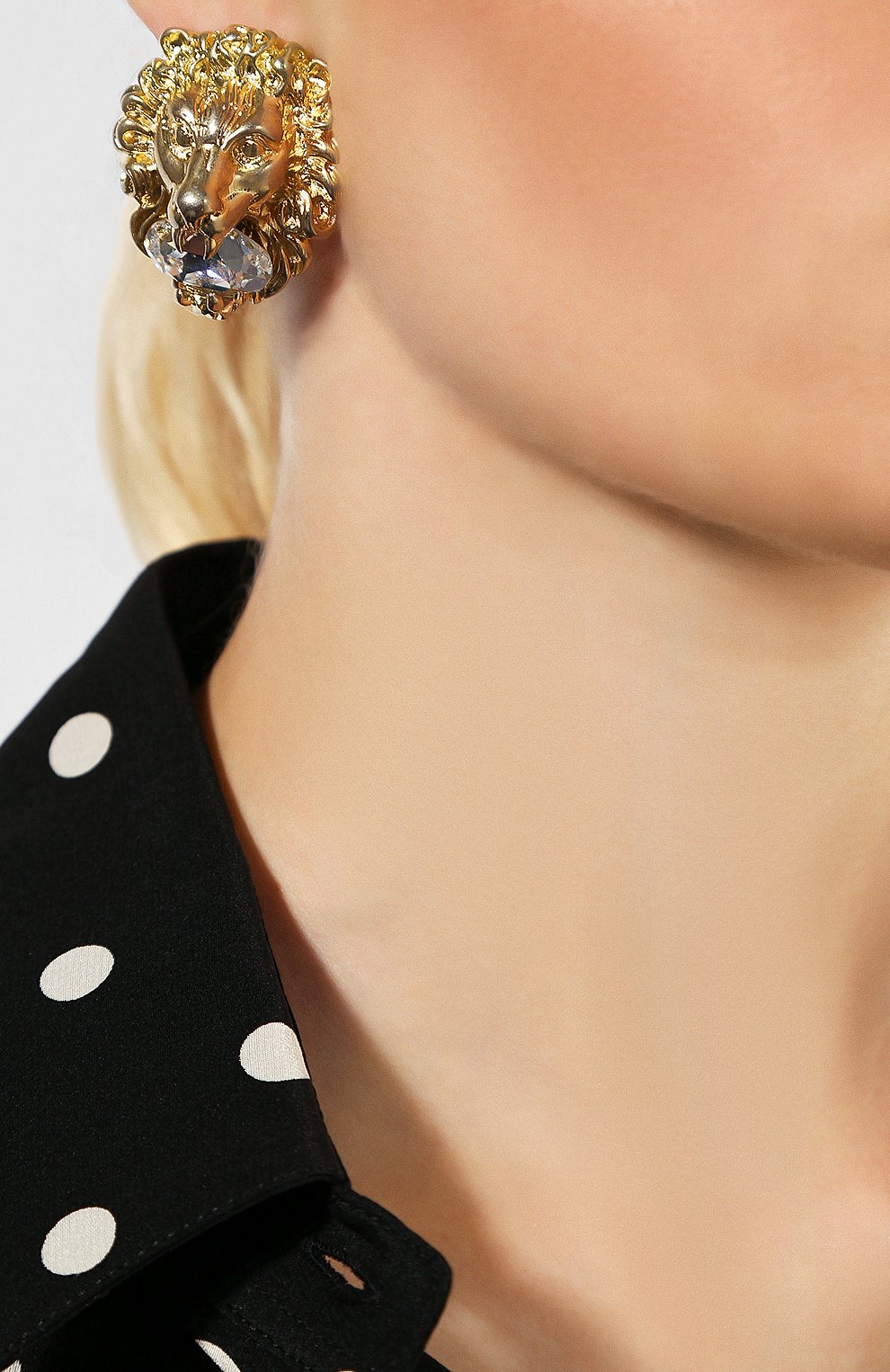Женские серьги-клипсы GUCCI золотого цвета по цене 45600 руб., арт. 582464/J1D50 | Фото 2 Женские серьги-клипсы GUCCI золотого цвета, арт. 582464/J1D50 | Фото 2