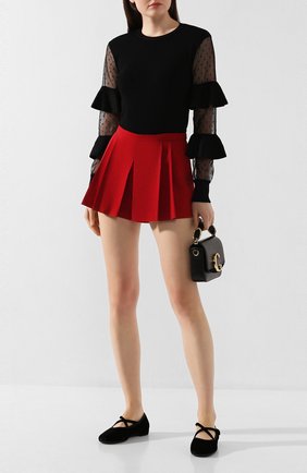 Женские шорты с защипами REDVALENTINO красного цвета по цене 23350 руб., арт. SR3RF115/2EU | Фото 2 Женские шорты с защипами REDVALENTINO красного цвета, арт. SR3RF115/2EU | Фото 2