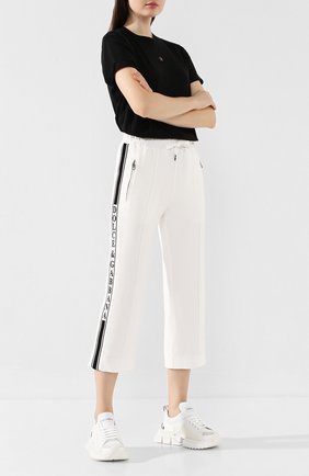 Женские брюки из вискозы DOLCE & GABBANA белого цвета по цене 64700 руб., арт. FTA66T/G7TLG | Фото 2 Женские брюки из вискозы DOLCE & GABBANA белого цвета, арт. FTA66T/G7TLG | Фото 2