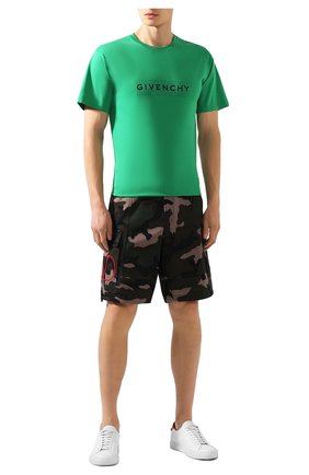 Мужская хлопковая футболка GIVENCHY зеленого цвета по цене 28500 руб., арт. BM70SS3002 | Фото 2 Мужская хлопковая футболка GIVENCHY зеленого цвета, арт. BM70SS3002 | Фото 2