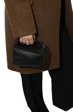 Женская сумка puzzle mini LOEWE черного цвета по цене 133000 руб., арт. 322.30.U95 | Фото 2 Женская сумка puzzle mini LOEWE черного цвета, арт. 322.30.U95 | Фото 2