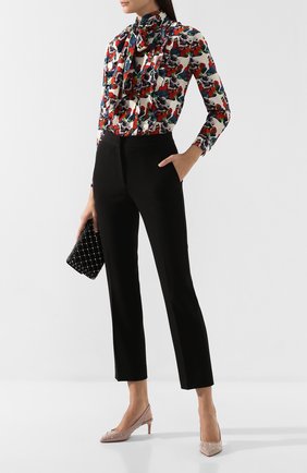 Женская кожаные туфли valentino garavani rockstud spike VALENTINO бежевого цвета по цене 57650 руб., арт. SW2S0J33/HNQ | Фото 2 Женская кожаные туфли valentino garavani rockstud spike VALENTINO бежевого цвета, арт. SW2S0J33/HNQ | Фото 2