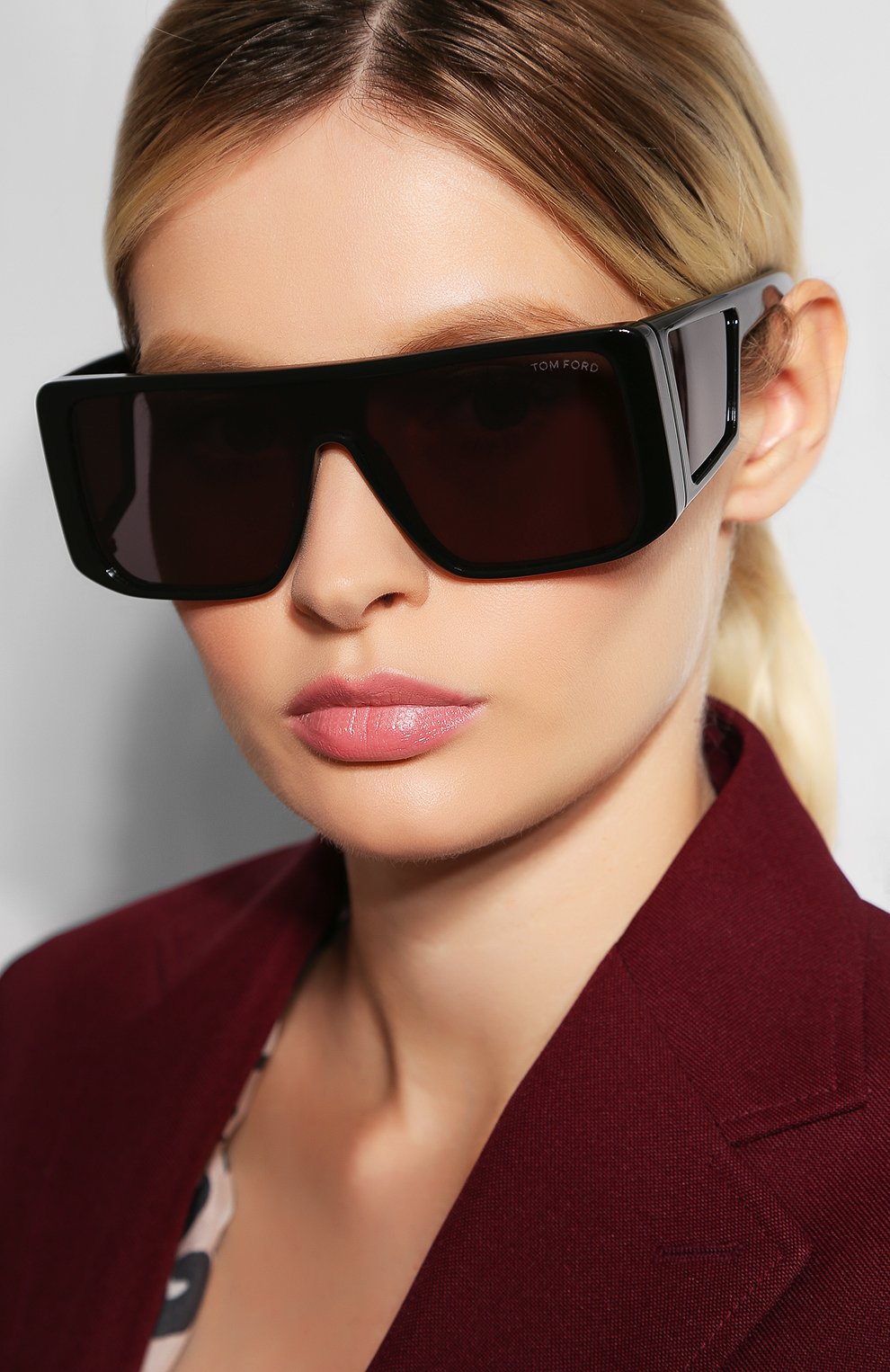 Женские солнцезащитные очки TOM FORD черного цвета по цене 26100 руб., арт. TF710 01A | Фото 2 Женские солнцезащитные очки TOM FORD черного цвета, арт. TF710 01A | Фото 2