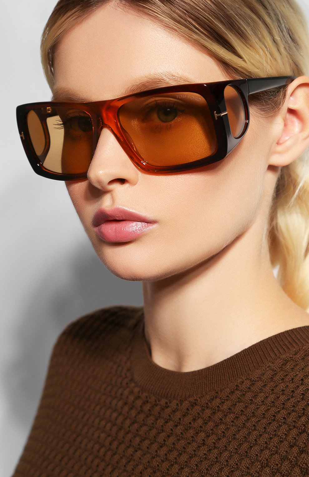 Женские солнцезащитные очки TOM FORD коричневого цвета по цене 25150 руб., арт. TF730 48E | Фото 2 Женские солнцезащитные очки TOM FORD коричневого цвета, арт. TF730 48E | Фото 2