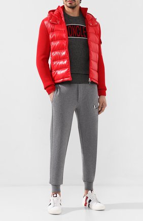 Мужской хлопковые джоггеры MONCLER серого цвета по цене 25800 руб., арт. E2-091-87081-50-V8077 | Фото 2 Мужской хлопковые джоггеры MONCLER серого цвета, арт. E2-091-87081-50-V8077 | Фото 2