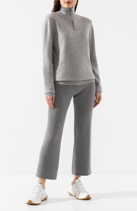 Женская кашемировый свитер EXTREME CASHMERE серого цвета по цене 36700 руб., арт. 053/CREW H0P | Фото 2 Женская кашемировый свитер EXTREME CASHMERE серого цвета, арт. 053/CREW H0P | Фото 2