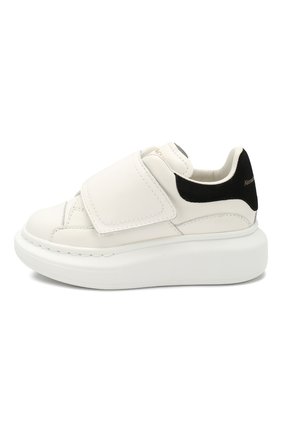 Детские кожаные кеды ALEXANDER MCQUEEN черно-белого цвета по цене 26500 руб., арт. 587693/WHX12 | Фото 2 Детские кожаные кеды ALEXANDER MCQUEEN черно-белого цвета, арт. 587693/WHX12 | Фото 2 (Статус проверки: Проверена категория; Кросс-КТ: велькро; Материал внешний: Кожа; Материал внутренний: Натуральная кожа; Мальчики Кросс-КТ: Обувь-низкие)