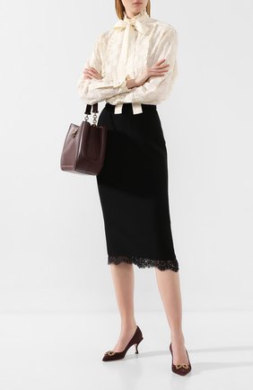 Женская замшевые туфли lori DOLCE & GABBANA бордового цвета по цене 47600 руб., арт. CD1360/AV301 | Фото 2 Женская замшевые туфли lori DOLCE & GABBANA бордового цвета, арт. CD1360/AV301 | Фото 2