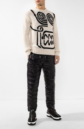 Мужской утепленные брюки 2 moncler 1952 x valextra MONCLER GENIUS черного цвета по цене 39950 руб., арт. E2-091-11912-00-68950 | Фото 2 Мужской утепленные брюки 2 moncler 1952 x valextra MONCLER GENIUS черного цвета, арт. E2-091-11912-00-68950 | Фото 2