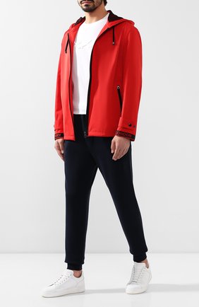 Мужская куртка BURBERRY красного цвета, арт. 8014064 | Фото 2 (Материал подклада: Синтетический материал; Материал внешний: Синтетический материал, Хлопок; Рукава: Длинные; Длина (верхняя одежда): Короткие; Статус проверки: Проверена категория; Мужское Кросс-КТ: Верхняя одежда; Кросс-КТ: Ветровка, Куртка)