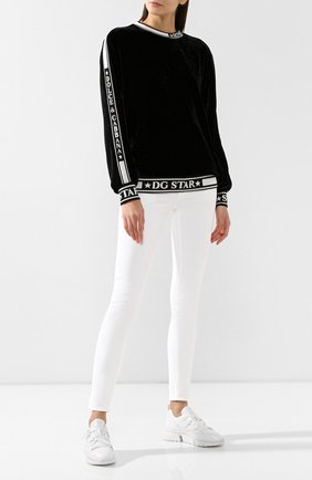 Женский бархатный свитшот DOLCE & GABBANA черного цвета по цене 99800 руб., арт. F9G39T/FUVJK | Фото 2 Женский бархатный свитшот DOLCE & GABBANA черного цвета, арт. F9G39T/FUVJK | Фото 2