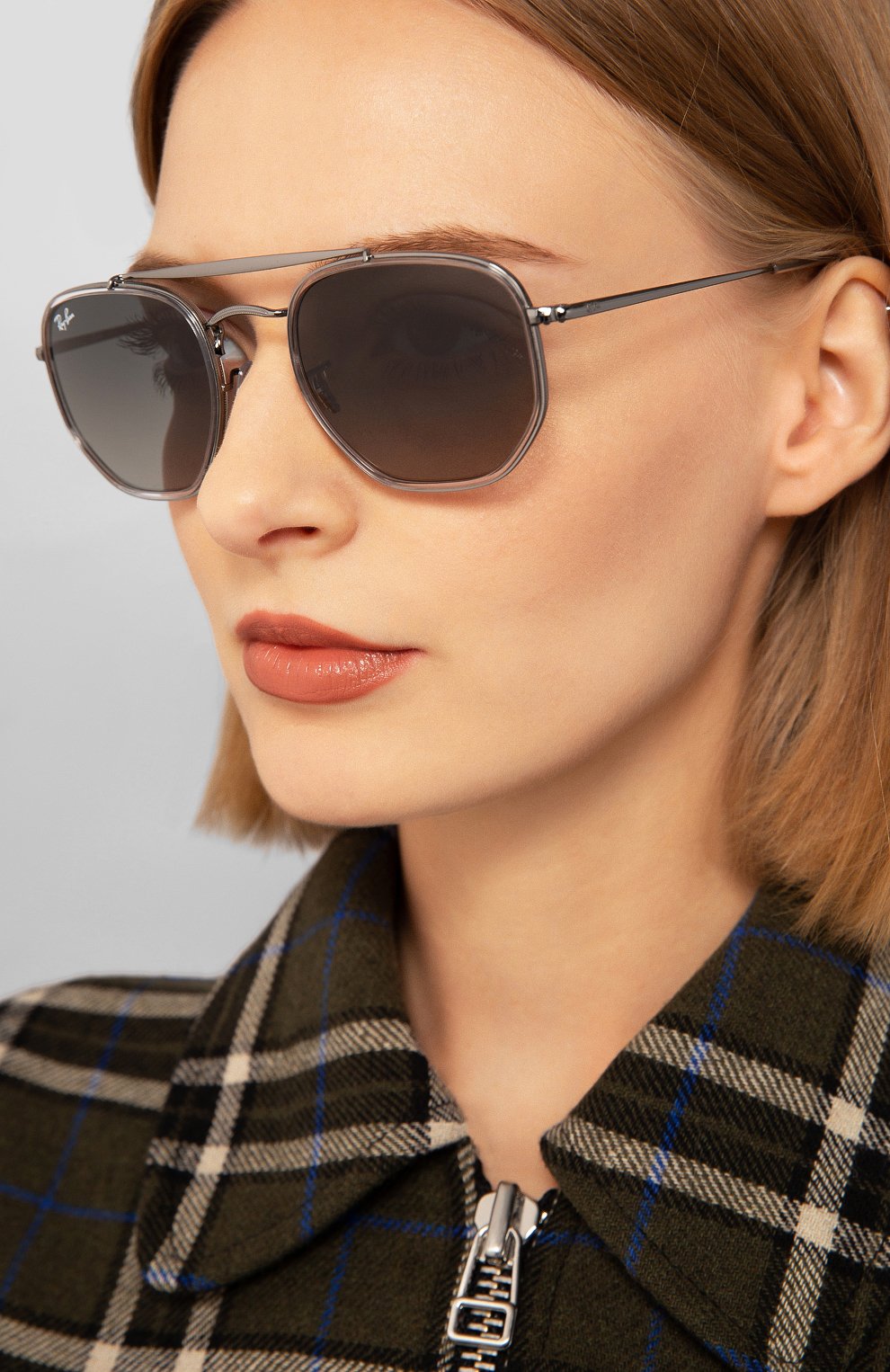 Женские солнцезащитные очки RAY-BAN серого цвета по цене 12100 руб., арт. 3648M-004/71 | Фото 2 Женские солнцезащитные очки RAY-BAN серого цвета, арт. 3648M-004/71 | Фото 2