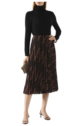 Женская водолазка из смеси шерсти и шелка REDVALENTINO черного цвета по цене 32850 руб., арт. SR0KC03R/4A7 | Фото 2 Женская водолазка из смеси шерсти и шелка REDVALENTINO черного цвета, арт. SR0KC03R/4A7 | Фото 2