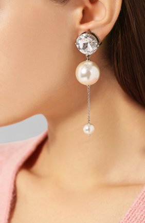 Женские серьги-клипсы MIU MIU бежевого цвета по цене 22000 руб., арт. 5JO280-2B3V-F0QCD | Фото 2 Женские серьги-клипсы MIU MIU бежевого цвета, арт. 5JO280-2B3V-F0QCD | Фото 2