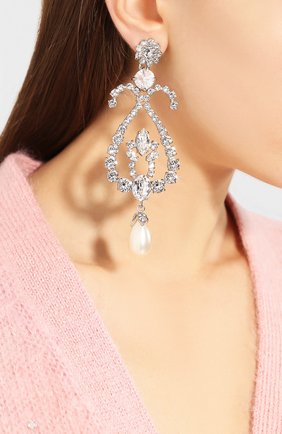 Женские серьги-клипсы MIU MIU бежевого цвета по цене 36000 руб., арт. 5JO371-2ARA-F0QCD | Фото 2 Женские серьги-клипсы MIU MIU бежевого цвета, арт. 5JO371-2ARA-F0QCD | Фото 2