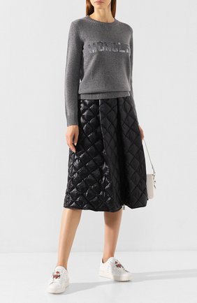 Женская пуловер из смеси шерсти и кашемира MONCLER серого цвета по цене 51900 руб., арт. E2-093-90558-50-A9234 | Фото 2 Женская пуловер из смеси шерсти и кашемира MONCLER серого цвета, арт. E2-093-90558-50-A9234 | Фото 2
