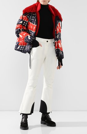 Женские утепленные брюки MONCLER GRENOBLE бежевого цвета по цене 55000 руб., арт. E2-098-16426-35-549F9 | Фото 2 Женские утепленные брюки MONCLER GRENOBLE бежевого цвета, арт. E2-098-16426-35-549F9 | Фото 2