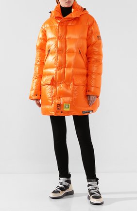 Женский пуховик r13 x brumal R13 оранжевого цвета по цене 98850 руб., арт. R13/W7482D | Фото 2 Женский пуховик r13 x brumal R13 оранжевого цвета, арт. R13/W7482D | Фото 2