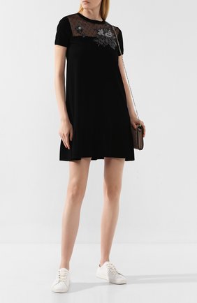 Женское платье из вискозы REDVALENTINO черного цвета по цене 52050 руб., арт. SR0KDB00/4MH | Фото 2 Женское платье из вискозы REDVALENTINO черного цвета, арт. SR0KDB00/4MH | Фото 2