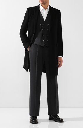 Мужской кашемировый жилет DOLCE & GABBANA серого цвета по цене 85950 руб., арт. G7923T/FU2AX | Фото 2 Мужской кашемировый жилет DOLCE & GABBANA серого цвета, арт. G7923T/FU2AX | Фото 2 (Длина (верхняя одежда): Короткие; Статус проверки: Проверена категория; Материал подклада: Шелк; Мужское Кросс-КТ: Жилет-классика; Стили: Классический; Материал внешний: Кашемир)