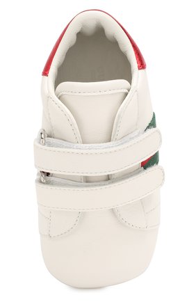 Детского кожаные кроссовки GUCCI белого цвета по цене 17400 руб., арт. 500852/BKPT0 | Фото 4 Детского кожаные кроссовки GUCCI белого цвета, арт. 500852/BKPT0 | Фото 4 (Материал внешний: Кожа; Материал внутренний: Натуральная кожа; Статус проверки: Проверено, Проверена категория; Кросс-КТ НВ: Пинетки-аксессуары)