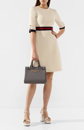 Женская сумка gucci zumi small GUCCI серого цвета по цене 217500 руб., арт. 569712/1B90X | Фото 2 Женская сумка gucci zumi small GUCCI серого цвета, арт. 569712/1B90X | Фото 2