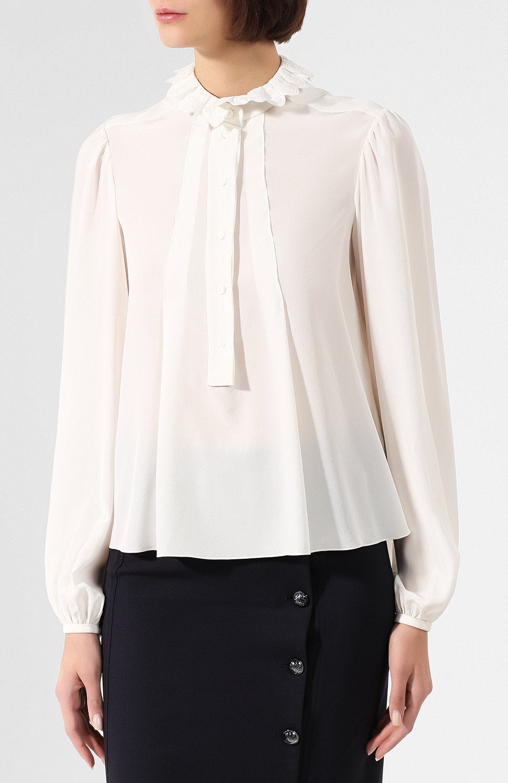 Женская шелковая блузка CHLOÉ белого цвета, арт. CHC19WHT47004 | Фото 3 (Материал внешний: Шелк; Рукава: Длинные; Принт: Без принта; Длина (для топов): Стандартные; Женское Кросс-КТ: Блуза-одежда; Статус проверки: Проверена категория)