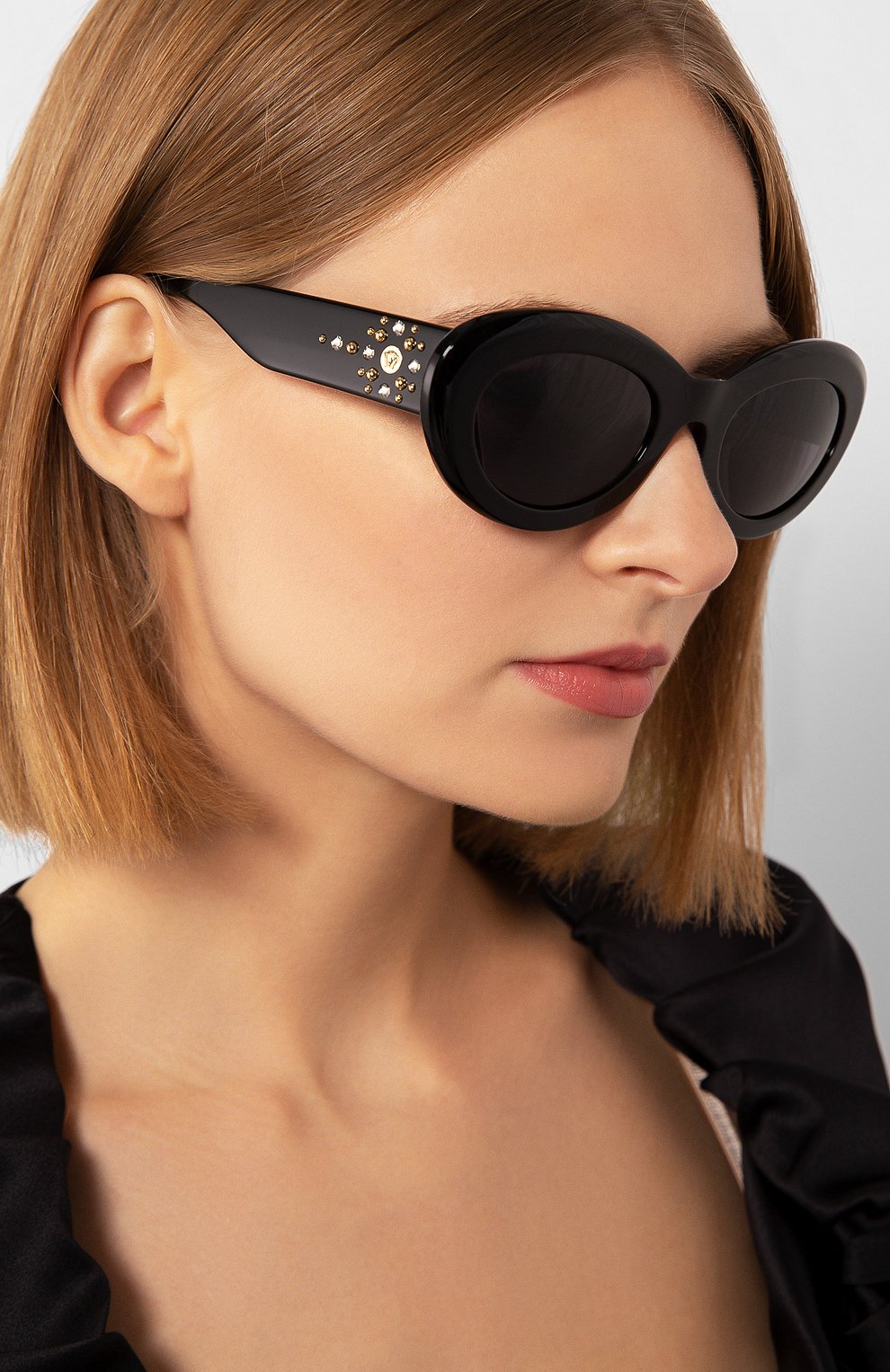 Женские солнцезащитные очки VERSACE черного цвета по цене 14900 руб., арт. 4355B-GB1/1A | Фото 2 Женские солнцезащитные очки VERSACE черного цвета, арт. 4355B-GB1/1A | Фото 2