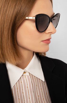 Женские солнцезащитные очки VERSACE черного цвета по цене 17100 руб., арт. 4348-GB1/11 | Фото 2 Женские солнцезащитные очки VERSACE черного цвета, арт. 4348-GB1/11 | Фото 2