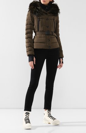 Женский пуховая куртка MONCLER GRENOBLE хаки цвета по цене 127500 руб., арт. E2-098-45362-25-5399E | Фото 2 Женский пуховая куртка MONCLER GRENOBLE хаки цвета, арт. E2-098-45362-25-5399E | Фото 2