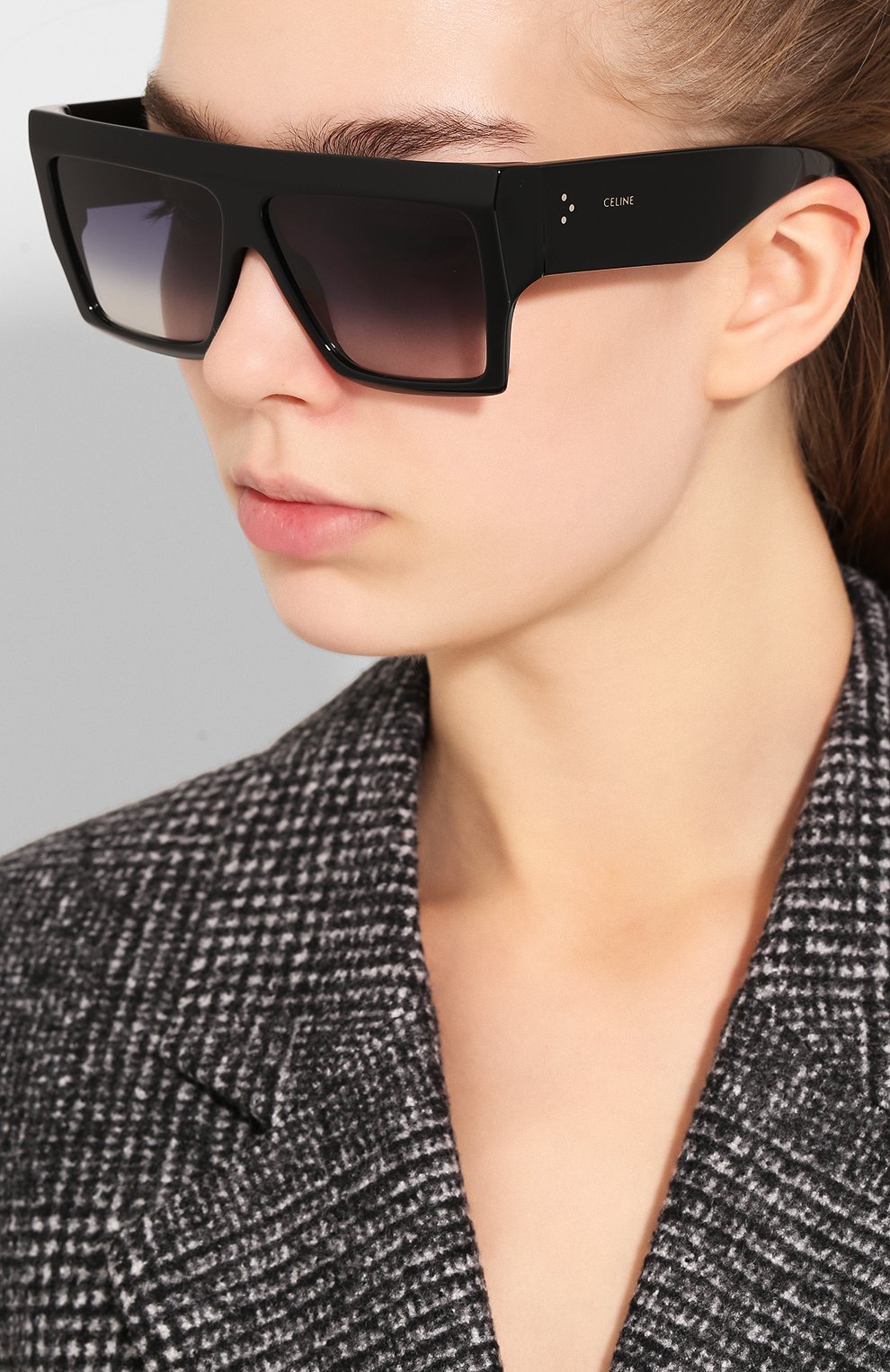 Женские солнцезащитные очки CELINE EYEWEAR черного цвета по цене 26850 руб., арт. CL40092I 01B | Фото 2 Женские солнцезащитные очки CELINE EYEWEAR черного цвета, арт. CL40092I 01B | Фото 2