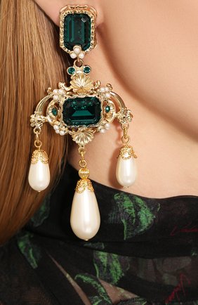 Женские серьги-клипсы DOLCE & GABBANA золотого цвета по цене 61500 руб., арт. WEL6B3/W1111 | Фото 2 Женские серьги-клипсы DOLCE & GABBANA золотого цвета, арт. WEL6B3/W1111 | Фото 2