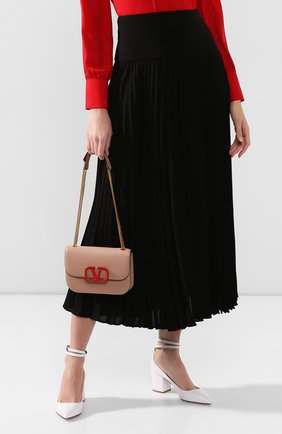 Женская сумка valentino garavani vlock small VALENTINO бежевого цвета по цене 145500 руб., арт. SW0B0F21/JEA | Фото 2 Женская сумка valentino garavani vlock small VALENTINO бежевого цвета, арт. SW0B0F21/JEA | Фото 2