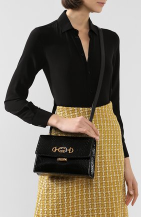 Женская сумка gucci zumi small из кожи питона GUCCI черного цвета по цене 231200 руб., арт. 576388/LJM0X/PBIV | Фото 2 Женская сумка gucci zumi small из кожи питона GUCCI черного цвета, арт. 576388/LJM0X/PBIV | Фото 2