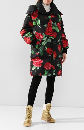 Женский пуховик с капюшоном DOLCE & GABBANA красного цвета по цене 198000 руб., арт. F9F48T/HSM07 | Фото 2 Женский пуховик с капюшоном DOLCE & GABBANA красного цвета, арт. F9F48T/HSM07 | Фото 2