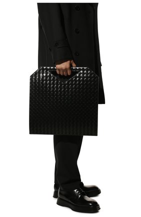 Мужская кожаная сумка-тоут BOTTEGA VENETA черного цвета, арт. 592782/VMBI0 | Фото 2 (Материал: Натуральная кожа; Ремень/цепочка: На ремешке; Размер: large)