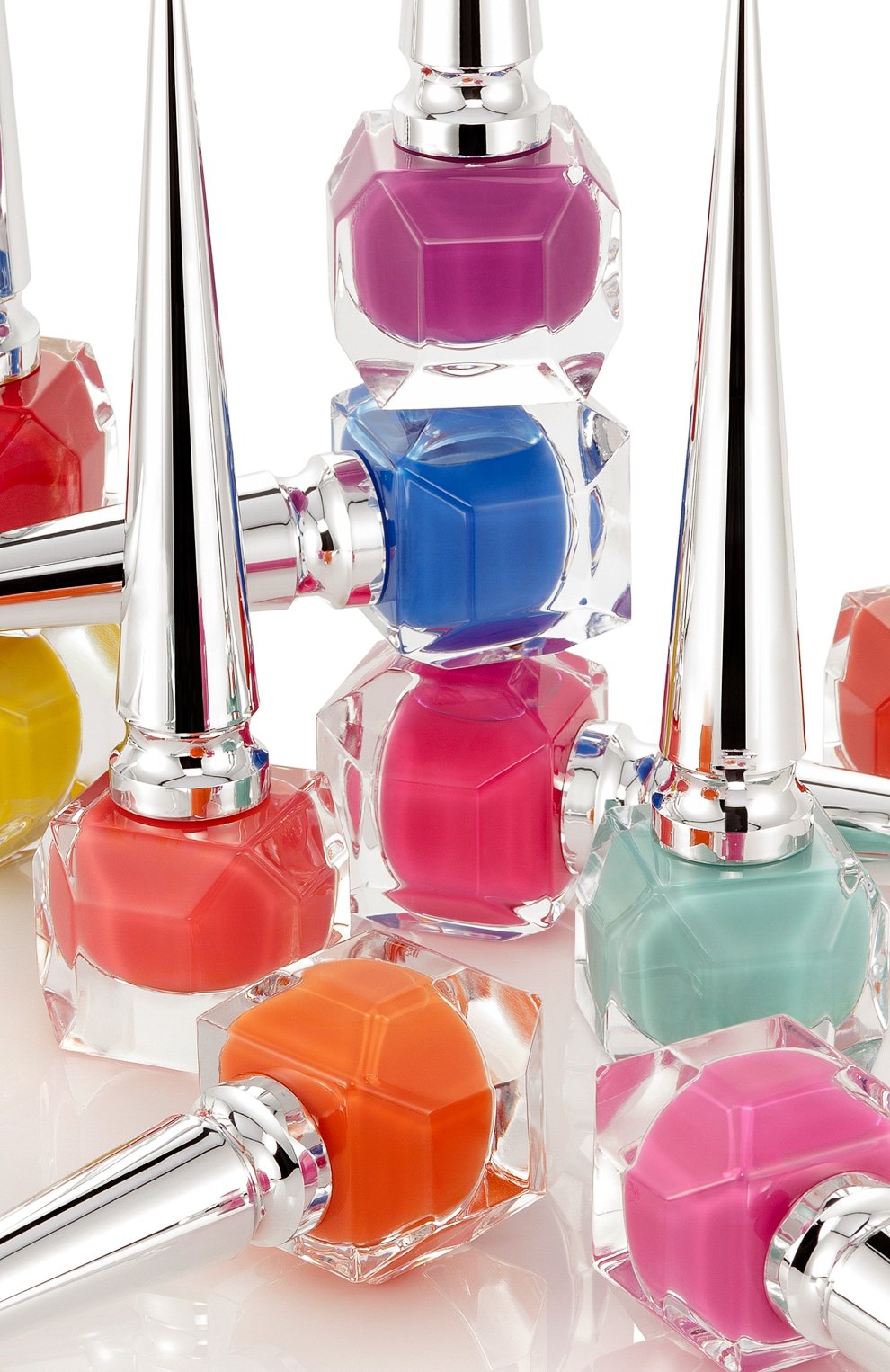 Лак для ногтей the pops, оттенок miss loubi (13ml) CHRISTIAN LOUBOUTIN бесцветного цвета по цене 3900 руб., арт. 810413020300 | Фото 3 Лак для ногтей the pops, оттенок miss loubi (13ml) CHRISTIAN LOUBOUTIN бесцветного цвета, арт. 810413020300 | Фото 3 (Ограничения доставки: flammable)